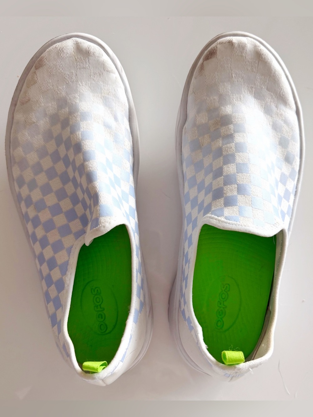 Slip on violet ombré Oofos women’s size 9